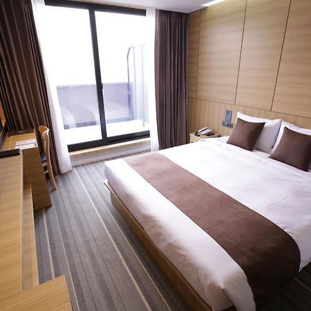 Honors Hotel Hwaseong Esterno foto
