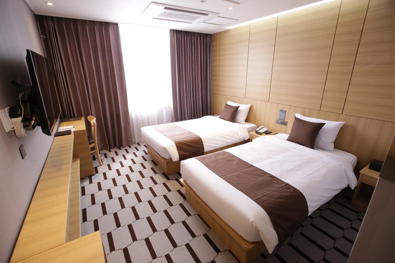 Honors Hotel Hwaseong Esterno foto
