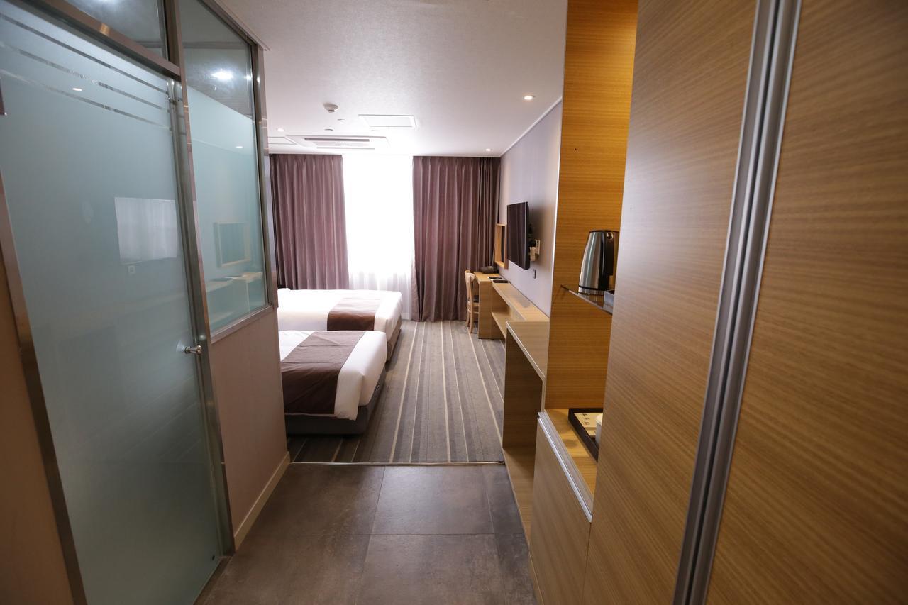 Honors Hotel Hwaseong Esterno foto