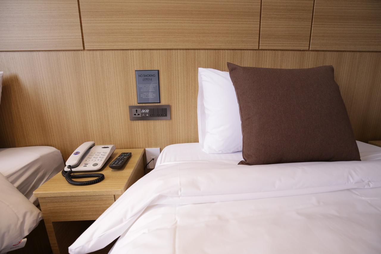 Honors Hotel Hwaseong Esterno foto