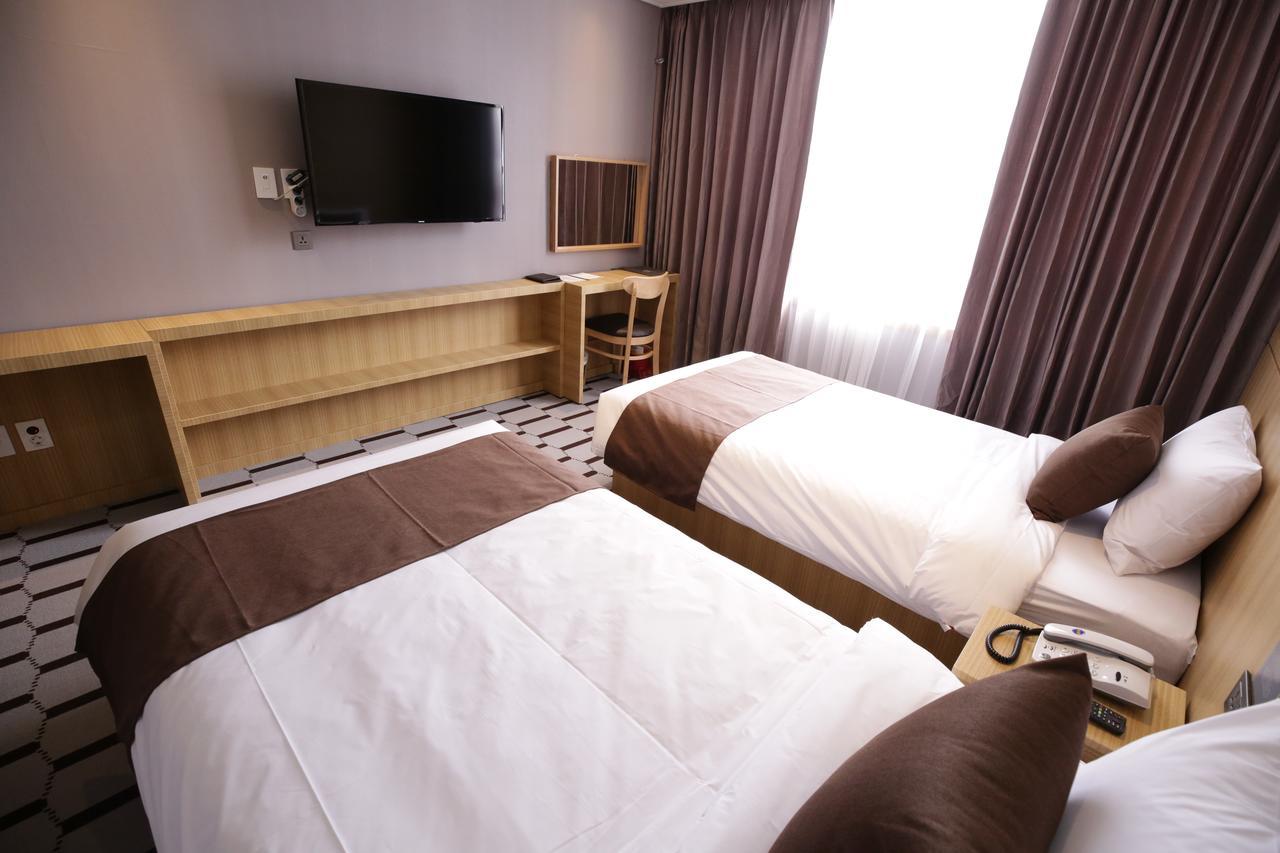 Honors Hotel Hwaseong Esterno foto