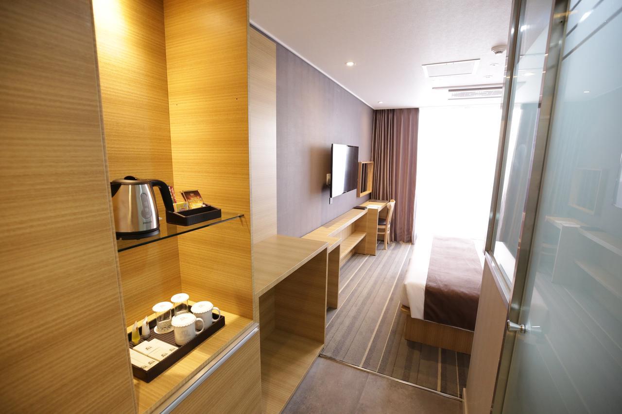 Honors Hotel Hwaseong Esterno foto