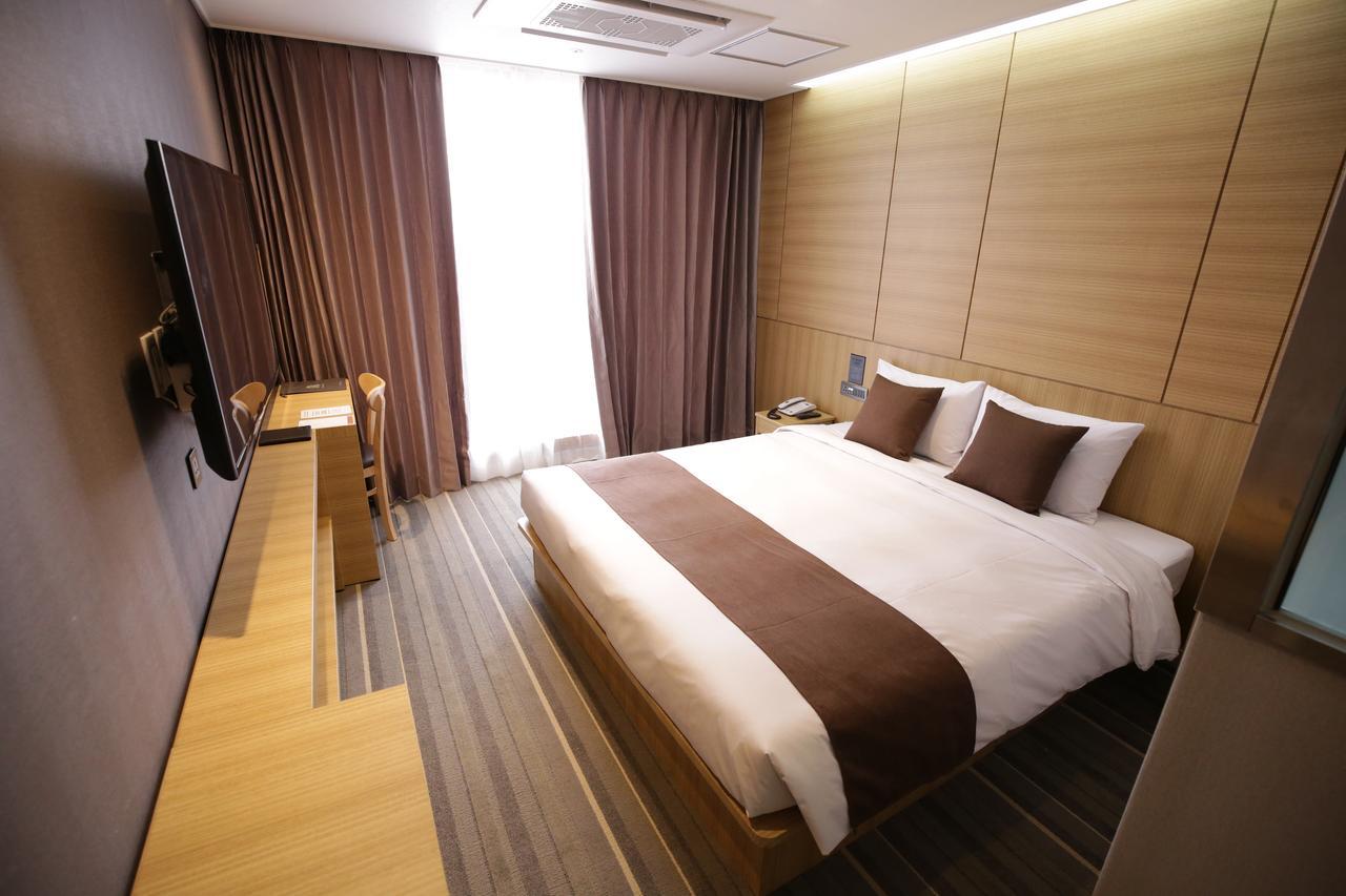 Honors Hotel Hwaseong Esterno foto