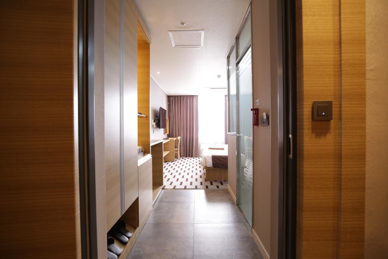 Honors Hotel Hwaseong Esterno foto